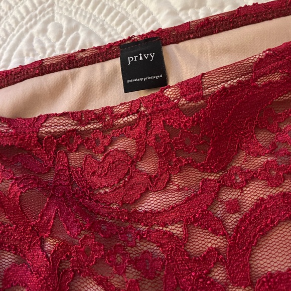 LuLu’s Red Lace Boxtie Top - Picture 3 of 4